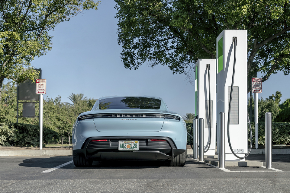 포르쉐가 공개한 2020년형 타이칸(Taycan) 전기차 [자료사진=AP/연합뉴스]