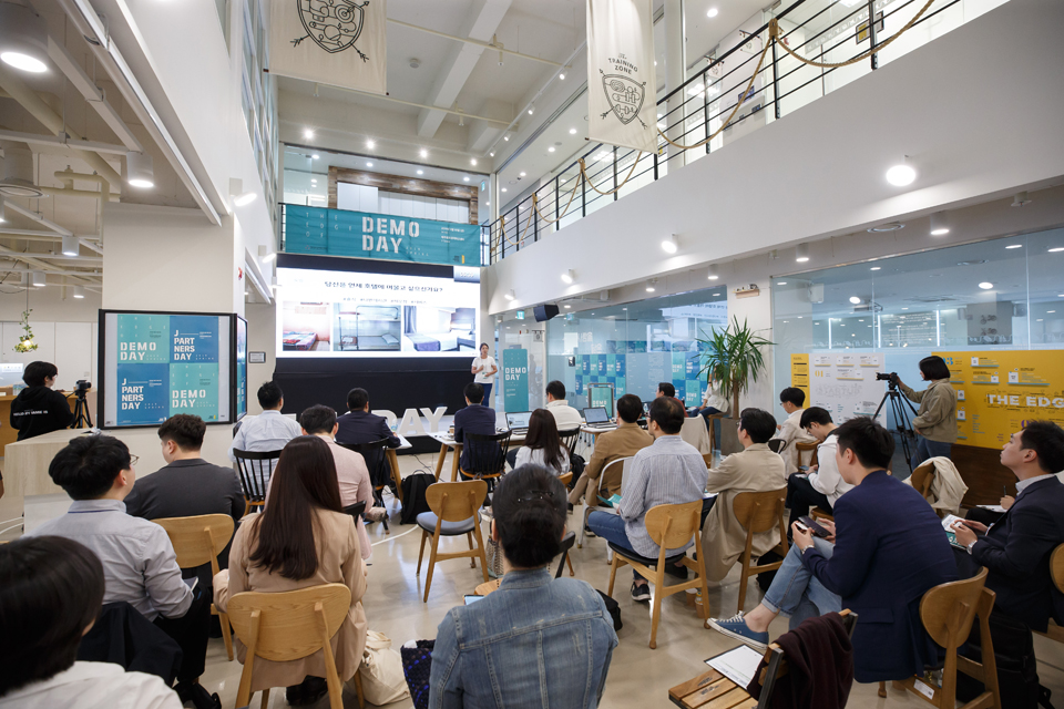 보육기업의 투자유치를 위해 연 2회 정기적으로 진행되는 데모데이 현장. [자료사진=제주혁신센터]