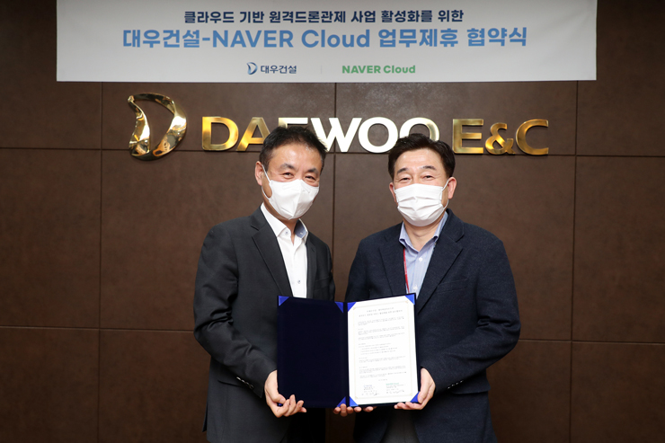 (왼쪽부터) 장승규 대우건설 기술연구원장, 김태창 네이버클라우드 클라우드 사업총괄 [사진=네이버클라우드]