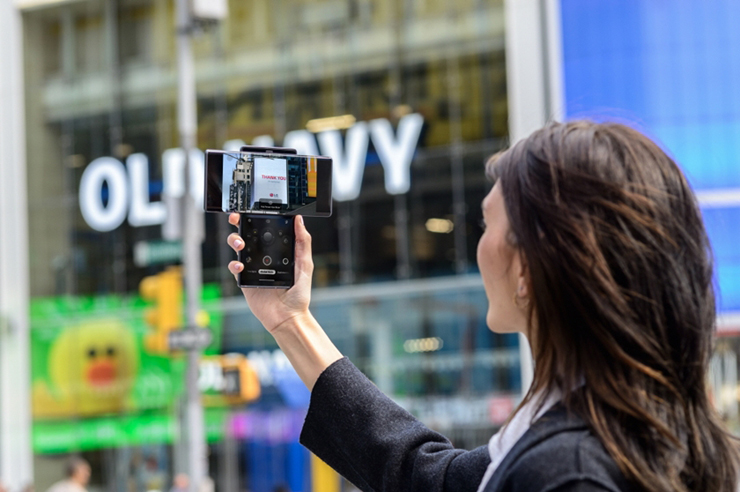 LG전자가 모바일 사업 철수를 최종 결정했다. (사진은 지난해 10월 출시된 LG윙)