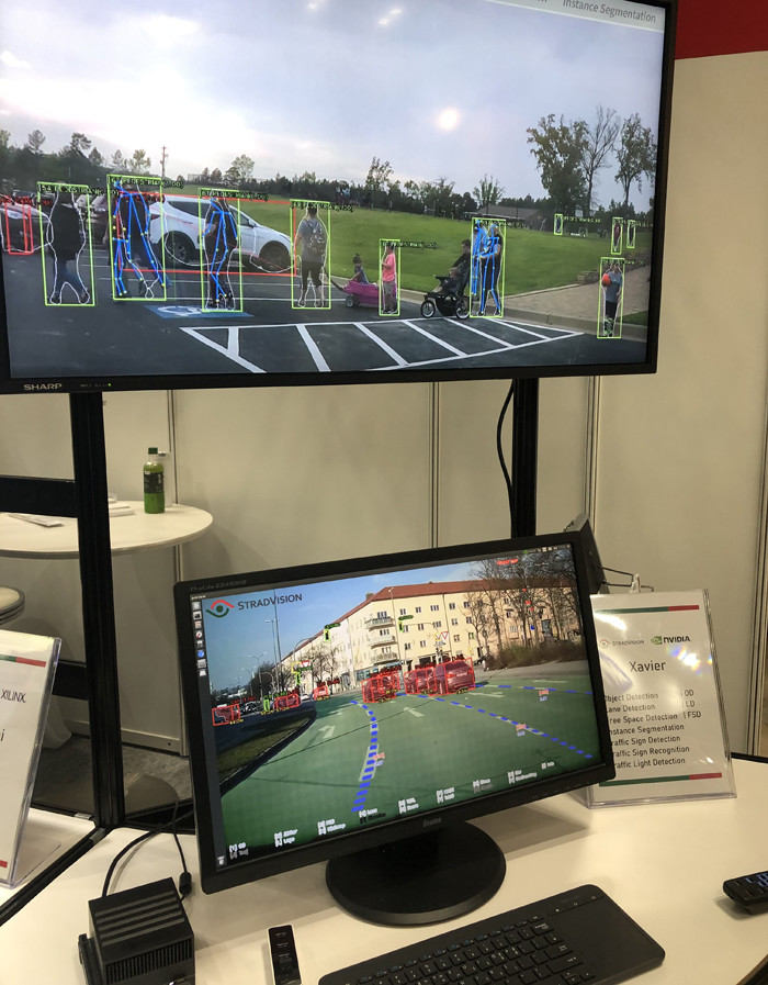 사진은 2020년 도쿄 '오토모티브월드' 전시회에 마련된 스트라드비젼 부스. 엔비디아 지비에 SoC 위에SVNet을 올려 OD/ LD/FSD 데모를 시연하는 모습 [IT비즈뉴스(ITBizNews) DB]