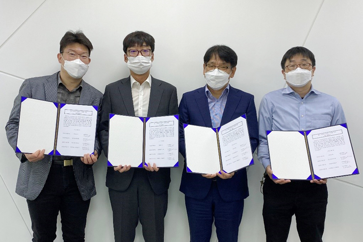 (왼쪽부터) 정원선 한국자동차연구원 센터장, 김기홍 세인트시큐리티 대표, 어성율 케이사인 전무, 김휘강 고려대학교 교수 [사진=케이사인]