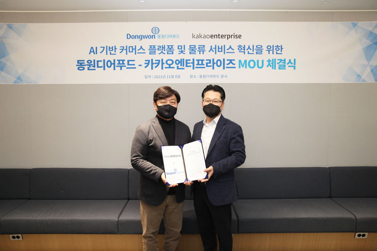 (왼쪽부터) 카카오엔터프라이즈 백상엽 대표, 동원디어푸드 강용수 대표 [사진=카카오]