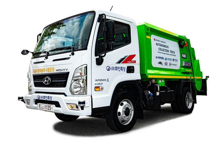 사진은 광주 규제자유특구 내에서 운영되는 산업단지용 무인 폐기물 수거차량 [사진=LG유플러스]