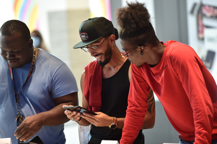 사진은 갤럭시Z폴드3가 출시된 8월27일 미국 뉴욕주 가든시티 소재 삼성 익스피리언스 스토어 매장 [자료사진=삼성전자]