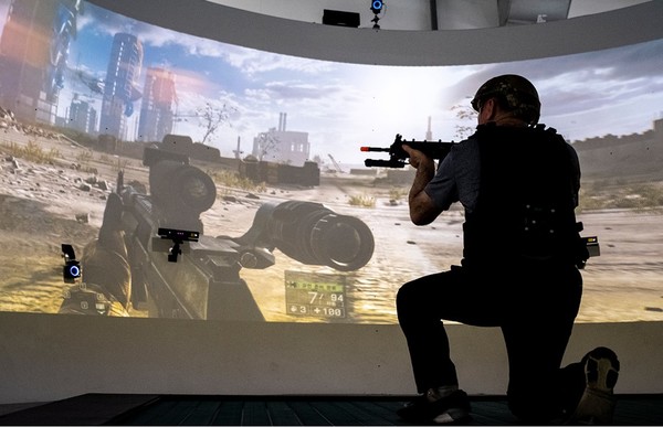 ICT 기술 활용 사례로 ETRI 국방기술 백서에 소개된 '초실감 보병전투 가상 훈련 시스템' [사진=ETRI]