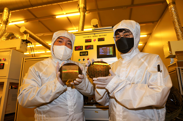 (왼쪽부터) 싱가포르 난양공대(NTU) 신상호 박사, 기계연 황순형 박사 [사진=기계연]