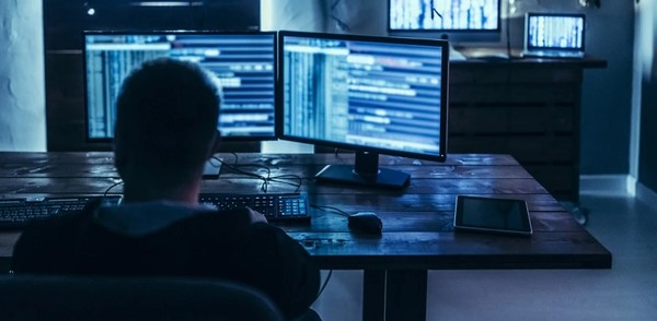 VM웨어가 AWS 환경에서 워크로드를 보호하는 'VM웨어 카본블랙워크로드'를 발표했다. [사진=VM웨어]