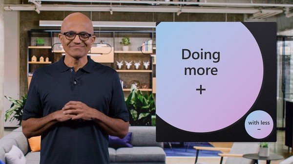 이그나이트 컨퍼런스에서 기조연설을 진행하고 있는 사티아 나델라 MS CEO. [사진=MS]