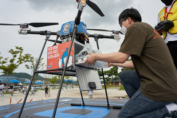 도미노피자 드론 딜리버리 서비스 [자료사진=도미노피자]