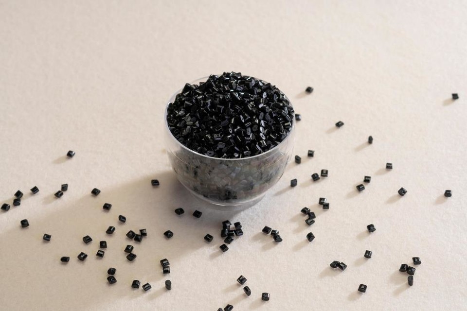 LG화학이 개발한 금속 대체 플라스틱 소재(LUCON TX5007) [사진=LG화학]