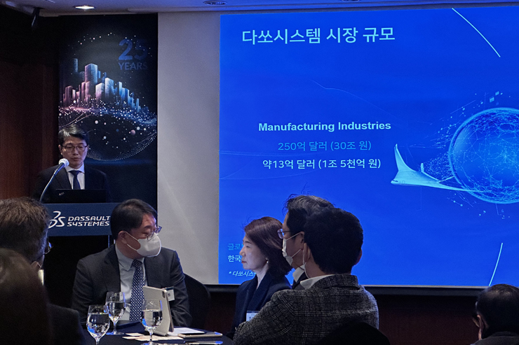 2일 열린 미디어 간담회 현장에서 정운성 신임대표가 발표하고 있다. [IT비즈뉴스(ITBizNews) DB]