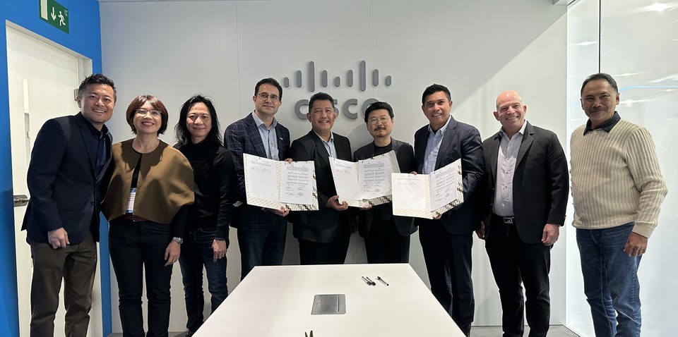 3사 관계자가 MOU 체결 후 기념촬영을 하고 있다. [사진=네이버클라우드]