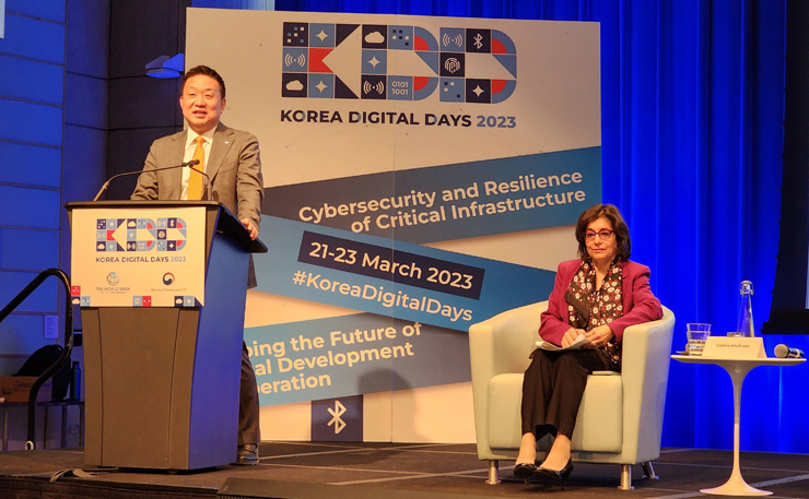 키노트 발표자로 나선 NIA 황종성 원장 [사진=NIA]