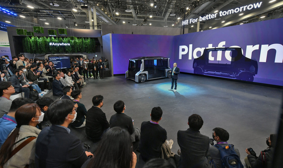 올해 1월 미국 라스베이거스에서 개막한 'CES 2023' 현장에 마련된 현대모비스 부스 [사진=현대모비스]