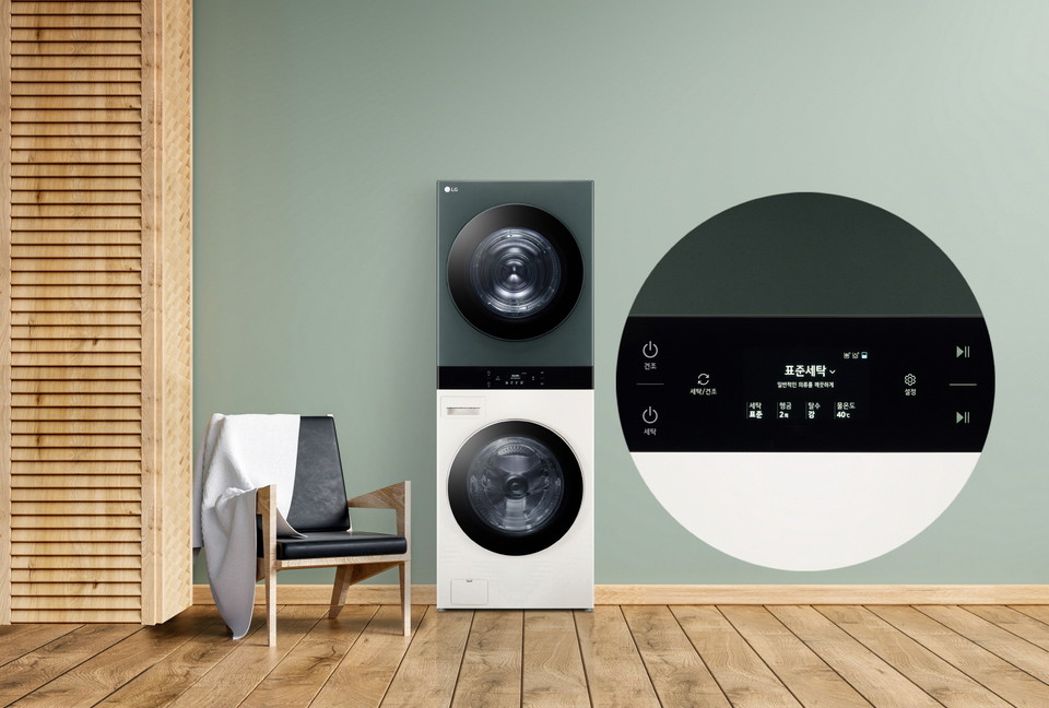 4.3인치 LCD 디스플레이가 탑재된 트롬 워시타워 신제품 [사진=LG전자]
