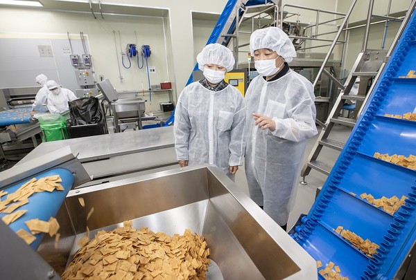 스마트공장 사업 지원을 통한 공정 효율 향상으로 연매출 8배의 성장을 달성한 쿠키아 [사진=삼성전자]