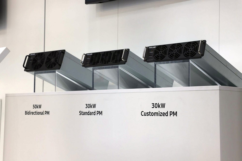 현장 부스에 전시된 EV 충전용 파워모듈 [사진=솔루엠]