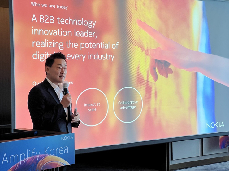 노키아코리아 안태호 대표가 새로운 시장 전략을 발표하고 있다.