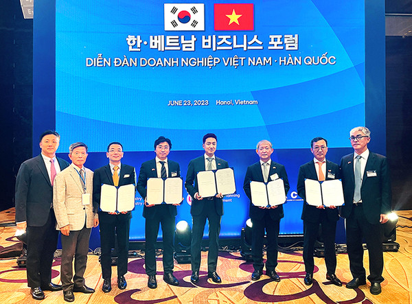 현대HT, 메가존, 와이즈넷, 노블베트남이 베트남 하노이의 스마트시티 구축을 위한 전략적 업무협약을 체결하고, 베트남 스마트시티 시장 개척에 협력하다. [사진=현대HT]