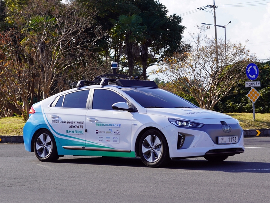 ‘레벨4 이상 자율주행 카셰어링 서비스’ R&D과제에 활용되는 자율주행차 [사진=쏘카]