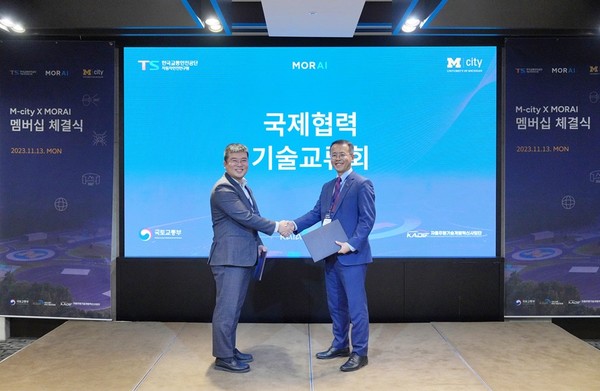 (왼쪽부터) 모라이 정지원 대표가 엠시티 헨리 리우 연구소장 [사진=모라이]