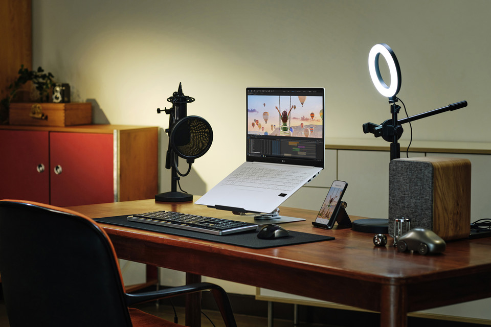 인텔 코어 울트라 CPU를 탑재한 LG그램 프로 [사진=LG전자]