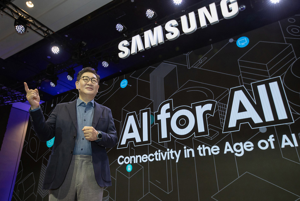 삼성전자 한종희 대표이사 부회장이 삼성 프레스 컨퍼런스에서 연설을 하고 있다. [사진=삼성전자]