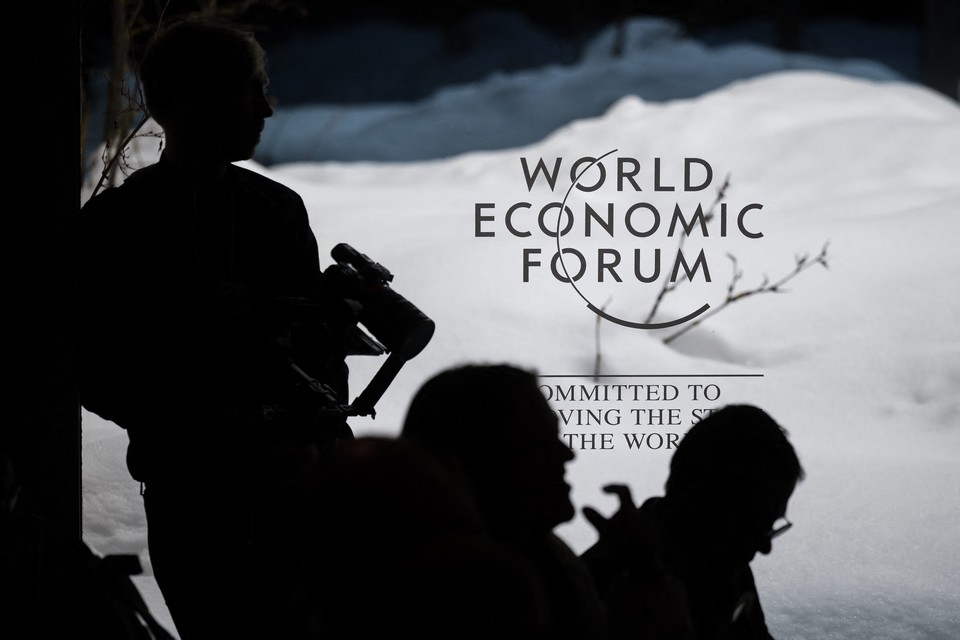 17일 (현지시간) 다보스에서 열린 세계경제포럼(WEF) 회의에서 참가자들이 세션에 앞서 기다리고 있다. [사진=AFP통신]