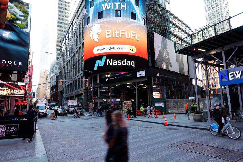 지난달 말 기준 사상 최고치를 기록한 미국 나스닥 종합지수는 소비자물가지수 등의 외부 지표가 예상보다 높게 나오면서 미 연준의 금리인하 기대감 하락으로 2주 연속 하향곡선을 보이고 있다. [사진=AFP통신]