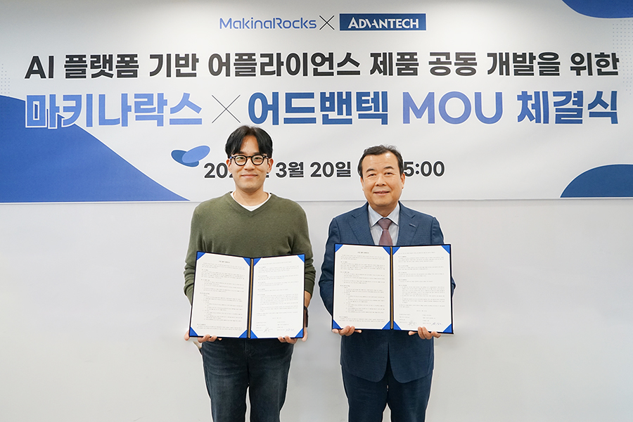 (왼쪽부터) 윤성호 마키나락스 대표, 정준교 어드밴텍케이알 대표 [사진=마키나락스]