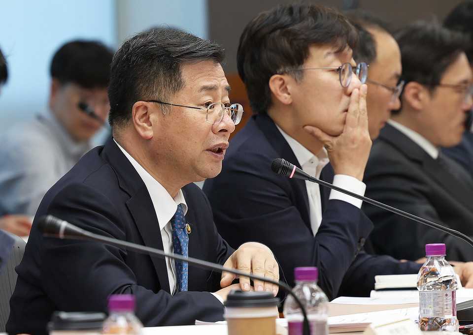 강경성 산업통상자원부 1차관이 2일 서울 역삼동 한국기술센터 대회의실에서 열린 제2차 전략기획투자협의회를 주재하고 있다. [사진=산업부]