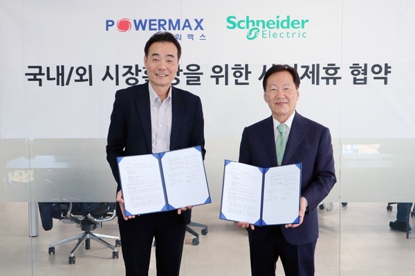 (왼쪽부터) 슈나이더일렉트릭코리아 김경록 대표, 파워맥스 장세창 회장 [사진=슈나이더일렉트릭]