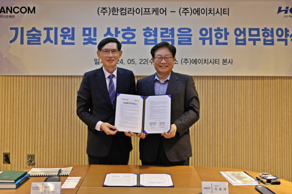 (왼쪽부터) 한컴라이프케어 김선영 대표, 에이치시티 허봉재 대표 [사진=한컴라이프케어]