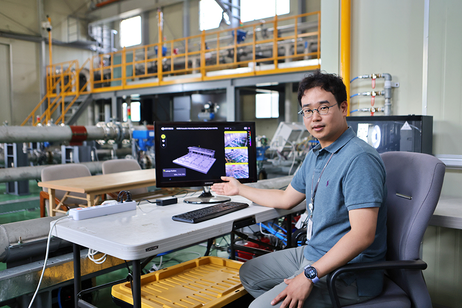 기계연 우정한 선임연구원이 음향 인텐시티 기반 음원 추정 기술에 대해 설명하고 있다. [사진=기계연]