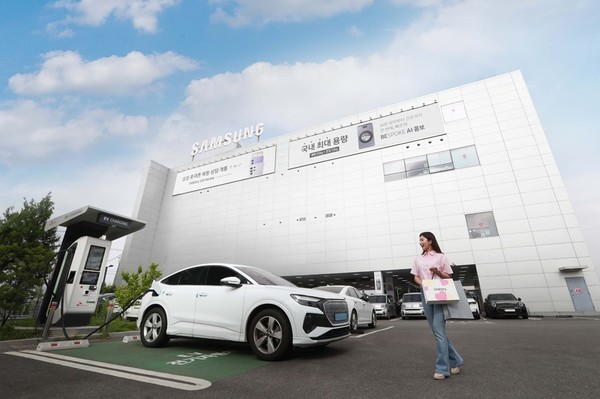 삼성스토어가 지속가능 미래와 고객 편의를 위해 전기차 충전기 설치 매장을 확대한다. [사진=삼성스토어]