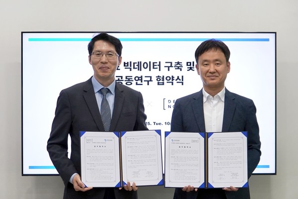 (왼쪽부터) 아주의대 의료정보학교실 박래웅 교수, 딥노이드 최우식 대표 [사진=딥노이드]