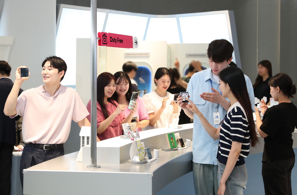 더현대 서울에 조성된 갤럭시 스튜디오 [사진=삼성전자]