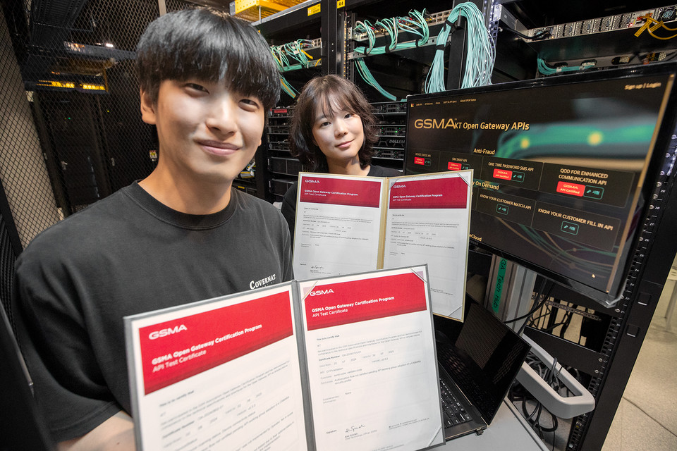 KT가 GSMA의 오픈 게이트웨이 인증 프로그램에서 국내 최초로 공식 인증을 획득했다고 7일 밝혔다. [사진=KT]
