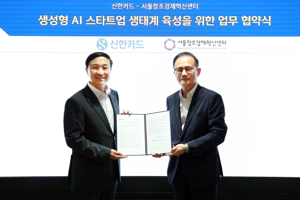 (왼쪽부터) 문동권 신한카드 사장, 이영근 서울창조경제혁신센터 센터장 [사진=신한카드]