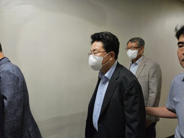 출석하는 박영민 영풍 석포제련소 대표이사 [사진=연합뉴스]