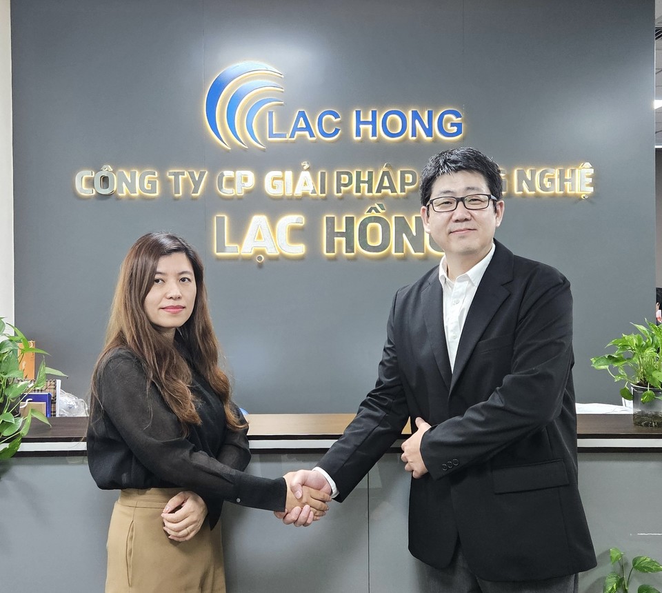 (왼쪽부터) 마이 티 탄 응아 MVTech 이사, 손종곤 파수 상무 [사진=파수]