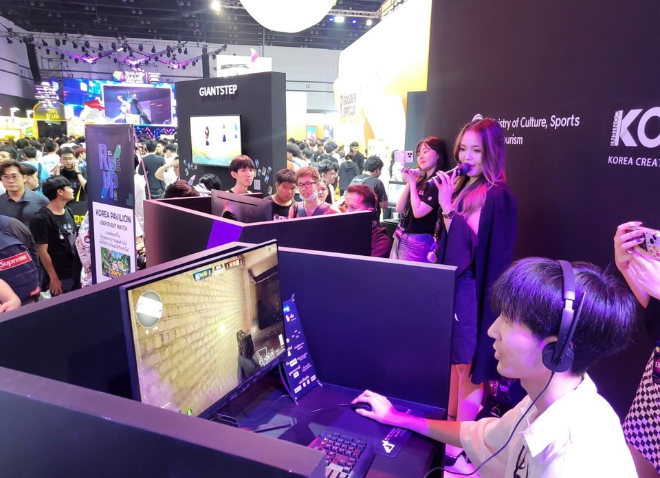 태국게임쇼 한국공동관에 함께한 태국 인플루언서 [사진=콘진원]