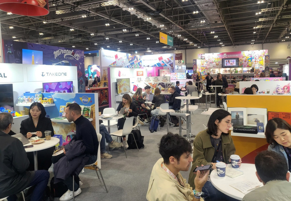 지난달 24일부터 사흘간 영국 런던에서 개최된 ‘2024 브랜드 라이선싱 유럽’ 현장에 마련된 한국공동관 [사진=콘진원]