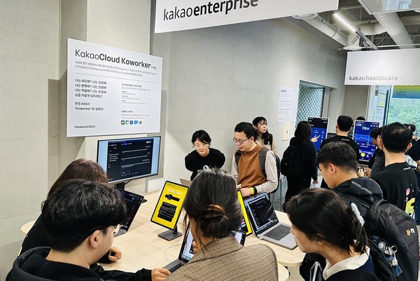 이프카카오 내 카카오엔터프라이즈 전시존 [사진=카카오엔터프라이즈]