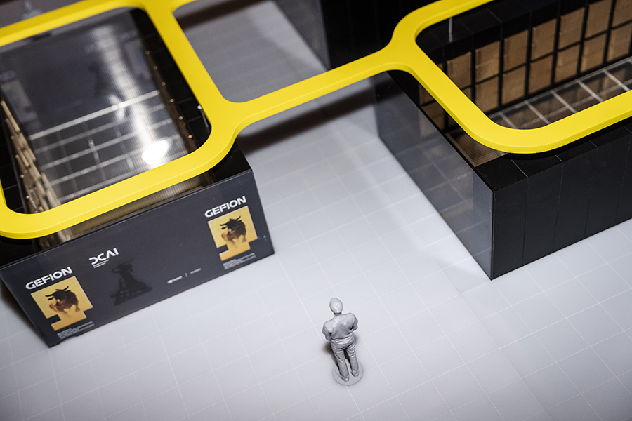 23일(현지시간) 덴마크 카스트럽 공항 빌헬름 라우리첸 터미널에서 열린 공개행사 현장에 전시된 AI 슈퍼컴퓨터 게피온 모형 [사진=EPA]