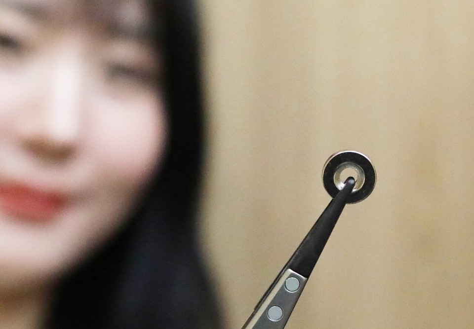 LG이노텍이 개발한 고성능 친환경 마그넷 [사진=LG이노텍]