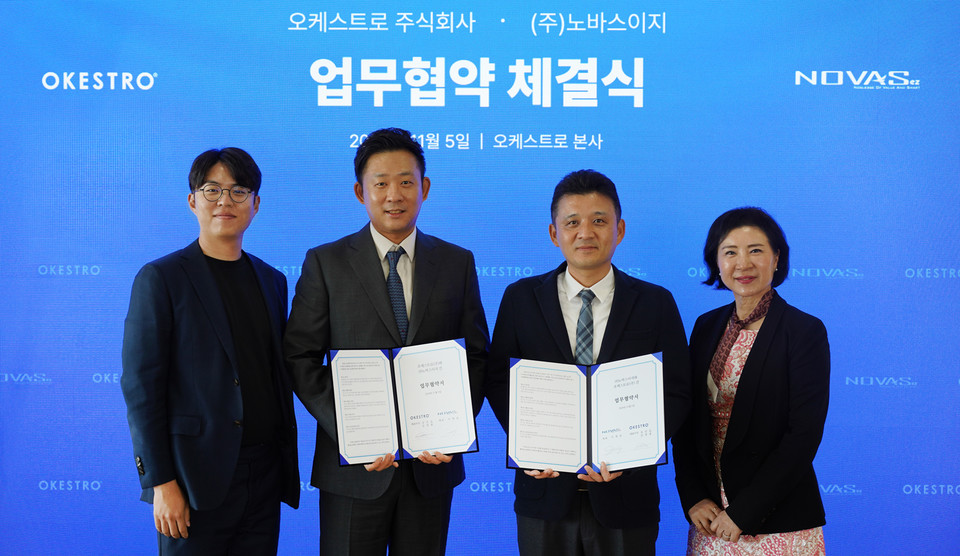 (왼쪽부터)김영광 오케스트로 대표, 장재현 노바스이지 대표, 김민준 오케스트로 총괄대표, 이영남 노바스이지 회장이 기념촬영을 하고 있다. [사진=오케스트로]