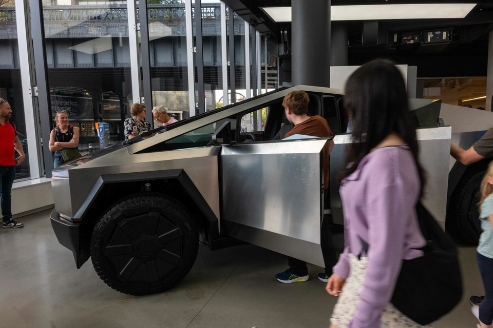 미국 뉴욕 맨해튼 소재 테슬라 매장에 전시돼 있는 사이버트럭 [사진=AFP통신]