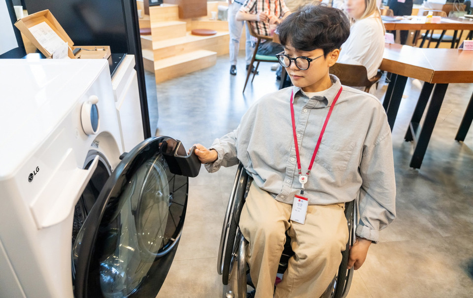 LG전자가 장애인 접근성 개선을 위한 새로운 커뮤니티 활동을 시작한다. [사진=LG전자]
